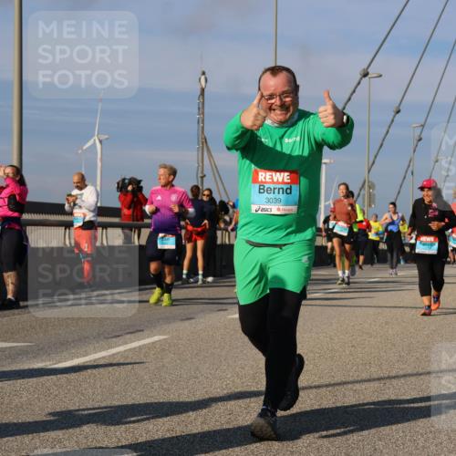03.10.2025 - Köhlbrandbrückenlauf Strokosch-Dieckow http://msf.ph/oto/9121344 03.10.2025 09:56:46 Position 2 3039 meine-sportfotos.de
