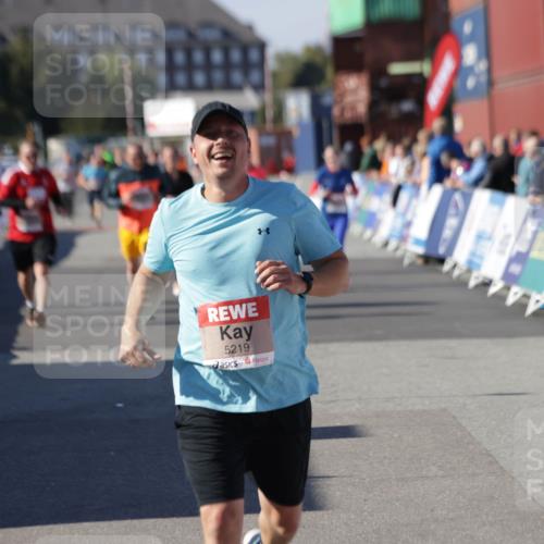 03.10.2025 - Köhlbrandbrückenlauf Jannik Wohlers http://msf.ph/oto/9121345 03.10.2025 13:36:19 Ziel 5045, 5219 meine-sportfotos.de
