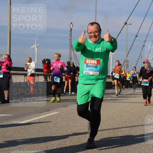 03.10.2025 - Köhlbrandbrückenlauf Strokosch-Dieckow http://msf.ph/oto/9121347 03.10.2025 09:56:46 Position 2 3039 meine-sportfotos.de