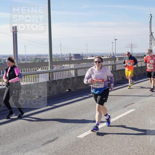 03.10.2025 - Köhlbrandbrückenlauf Michael Burmester http://msf.ph/oto/9121349 03.10.2025 13:02:52 Position 2 5557, 888 meine-sportfotos.de