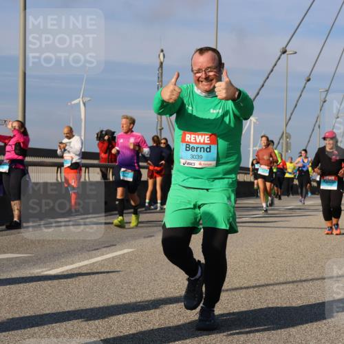 03.10.2025 - Köhlbrandbrückenlauf Strokosch-Dieckow http://msf.ph/oto/9121351 03.10.2025 09:56:46 Position 2 3039 meine-sportfotos.de