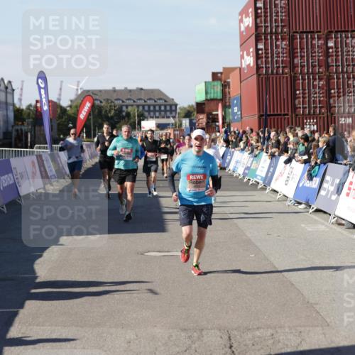 03.10.2025 - Köhlbrandbrückenlauf Jannik Wohlers http://msf.ph/oto/9121352 03.10.2025 13:04:39 Ziel 4022, 4055, 4236, 4246, 4247, 4713, 4724, 4831, 5948, 6018, 6092, 6470 meine-sportfotos.de
