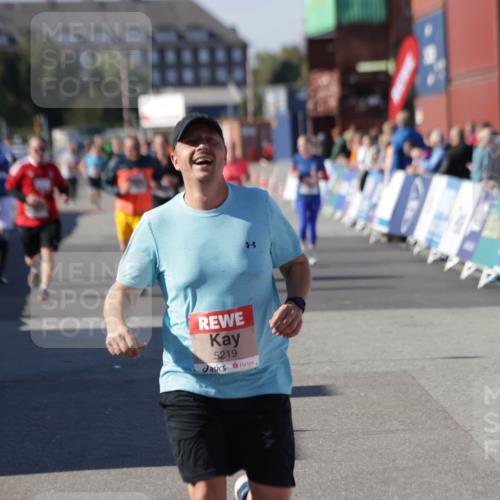 03.10.2025 - Köhlbrandbrückenlauf Jannik Wohlers http://msf.ph/oto/9121353 03.10.2025 13:36:19 Ziel 5045, 5219 meine-sportfotos.de
