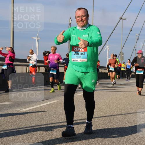 03.10.2025 - Köhlbrandbrückenlauf Strokosch-Dieckow http://msf.ph/oto/9121359 03.10.2025 09:56:46 Position 2 3039 meine-sportfotos.de