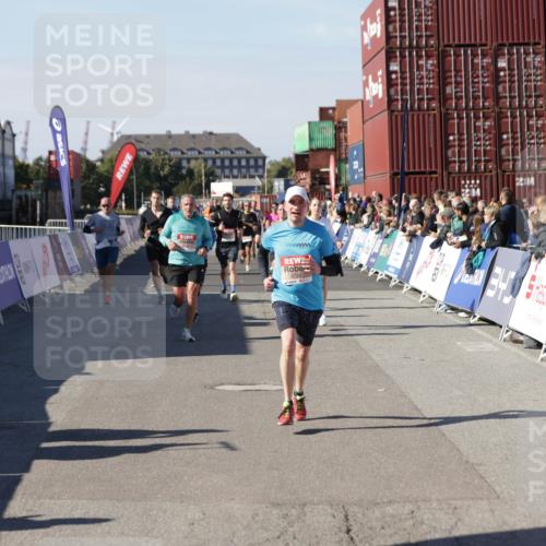 03.10.2025 - Köhlbrandbrückenlauf Jannik Wohlers http://msf.ph/oto/9121361 03.10.2025 13:04:39 Ziel 4022, 4055, 4236, 4246, 4247, 4713, 4724, 4831, 5948, 6018, 6092, 6470 meine-sportfotos.de