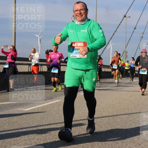 03.10.2025 - Köhlbrandbrückenlauf Strokosch-Dieckow http://msf.ph/oto/9121362 03.10.2025 09:56:46 Position 2 303 meine-sportfotos.de