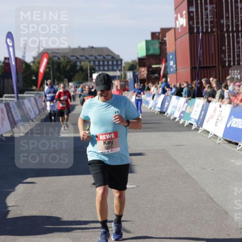 03.10.2025 - Köhlbrandbrückenlauf Jannik Wohlers http://msf.ph/oto/9121364 03.10.2025 13:36:20 Ziel 5045, 5219 meine-sportfotos.de