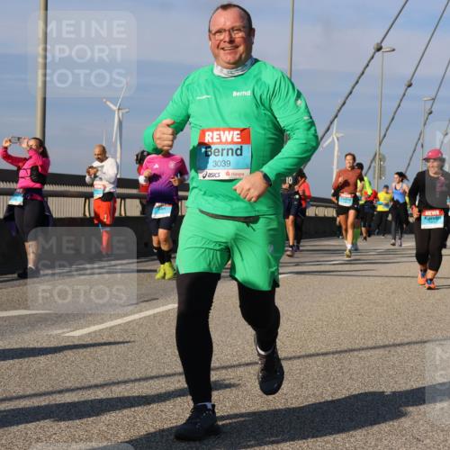 03.10.2025 - Köhlbrandbrückenlauf Strokosch-Dieckow http://msf.ph/oto/9121365 03.10.2025 09:56:46 Position 2 3039, 1472 meine-sportfotos.de