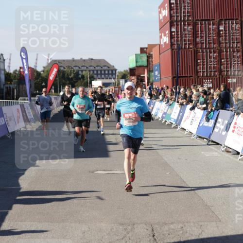 03.10.2025 - Köhlbrandbrückenlauf Jannik Wohlers http://msf.ph/oto/9121366 03.10.2025 13:04:40 Ziel 4022, 4055, 4236, 4246, 4247, 4713, 4724, 4831, 5948, 6018, 6092, 6470 meine-sportfotos.de