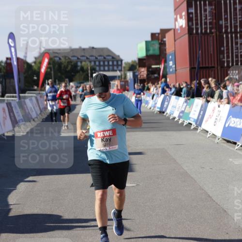 03.10.2025 - Köhlbrandbrückenlauf Jannik Wohlers http://msf.ph/oto/9121369 03.10.2025 13:36:20 Ziel 5045, 5219 meine-sportfotos.de