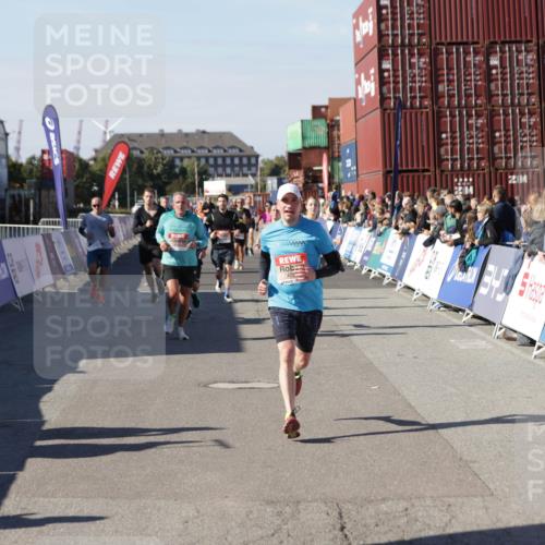 03.10.2025 - Köhlbrandbrückenlauf Jannik Wohlers http://msf.ph/oto/9121372 03.10.2025 13:04:40 Ziel 4022, 4055, 4236, 4246, 4247, 4713, 4724, 4831, 5948, 6018, 6092, 6470 meine-sportfotos.de