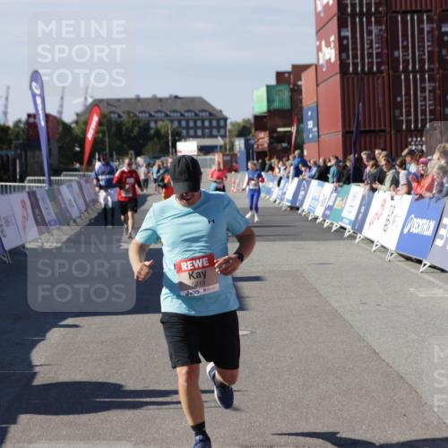 03.10.2025 - Köhlbrandbrückenlauf Jannik Wohlers http://msf.ph/oto/9121375 03.10.2025 13:36:20 Ziel 5045, 5219 meine-sportfotos.de