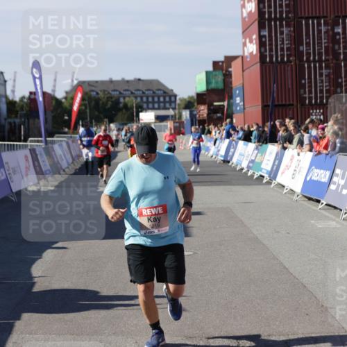 03.10.2025 - Köhlbrandbrückenlauf Jannik Wohlers http://msf.ph/oto/9121381 03.10.2025 13:36:20 Ziel 5045, 5219 meine-sportfotos.de
