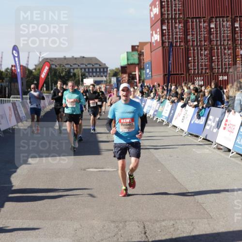 03.10.2025 - Köhlbrandbrückenlauf Jannik Wohlers http://msf.ph/oto/9121389 03.10.2025 13:04:40 Ziel 4022, 4055, 4236, 4246, 4247, 4713, 4724, 4831, 5948, 6018, 6092, 6470 meine-sportfotos.de