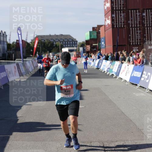 03.10.2025 - Köhlbrandbrückenlauf Jannik Wohlers http://msf.ph/oto/9121391 03.10.2025 13:36:20 Ziel 5045, 5219 meine-sportfotos.de