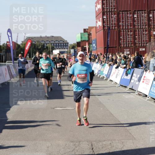 03.10.2025 - Köhlbrandbrückenlauf Jannik Wohlers http://msf.ph/oto/9121393 03.10.2025 13:04:40 Ziel 4022, 4055, 4236, 4246, 4247, 4713, 4724, 4831, 5948, 6018, 6092, 6470 meine-sportfotos.de