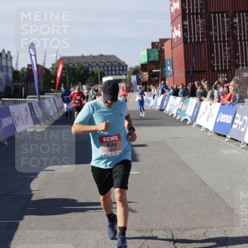 03.10.2025 - Köhlbrandbrückenlauf Jannik Wohlers http://msf.ph/oto/9121396 03.10.2025 13:36:20 Ziel 5045, 5219 meine-sportfotos.de