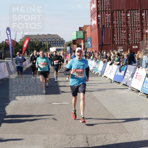 03.10.2025 - Köhlbrandbrückenlauf Jannik Wohlers http://msf.ph/oto/9121397 03.10.2025 13:04:40 Ziel 4022, 4055, 4236, 4246, 4247, 4713, 4724, 4831, 5948, 6018, 6092, 6470 meine-sportfotos.de