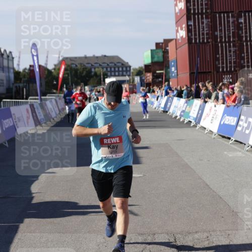 03.10.2025 - Köhlbrandbrückenlauf Jannik Wohlers http://msf.ph/oto/9121401 03.10.2025 13:36:20 Ziel 5045, 5219 meine-sportfotos.de