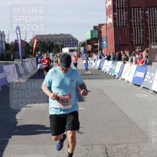 03.10.2025 - Köhlbrandbrückenlauf Jannik Wohlers http://msf.ph/oto/9121410 03.10.2025 13:36:20 Ziel 5045, 5219 meine-sportfotos.de
