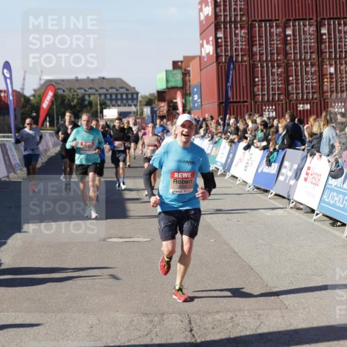 03.10.2025 - Köhlbrandbrückenlauf Jannik Wohlers http://msf.ph/oto/9121412 03.10.2025 13:04:40 Ziel 4022, 4055, 4236, 4246, 4247, 4713, 4724, 4831, 5948, 6018, 6092, 6470 meine-sportfotos.de