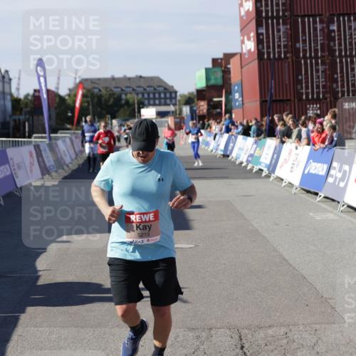 03.10.2025 - Köhlbrandbrückenlauf Jannik Wohlers http://msf.ph/oto/9121416 03.10.2025 13:36:20 Ziel 5045, 5219 meine-sportfotos.de