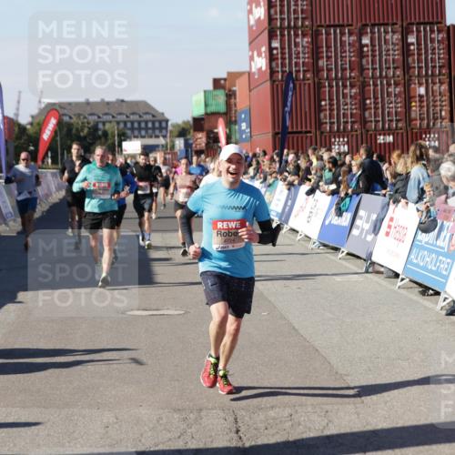 03.10.2025 - Köhlbrandbrückenlauf Jannik Wohlers http://msf.ph/oto/9121417 03.10.2025 13:04:40 Ziel 4022, 4055, 4236, 4246, 4247, 4713, 4724, 4831, 5948, 6018, 6092, 6470 meine-sportfotos.de
