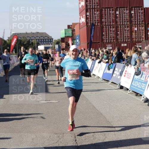 03.10.2025 - Köhlbrandbrückenlauf Jannik Wohlers http://msf.ph/oto/9121422 03.10.2025 13:04:40 Ziel 4022, 4055, 4236, 4246, 4247, 4713, 4724, 4831, 5948, 6018, 6092, 6470 meine-sportfotos.de
