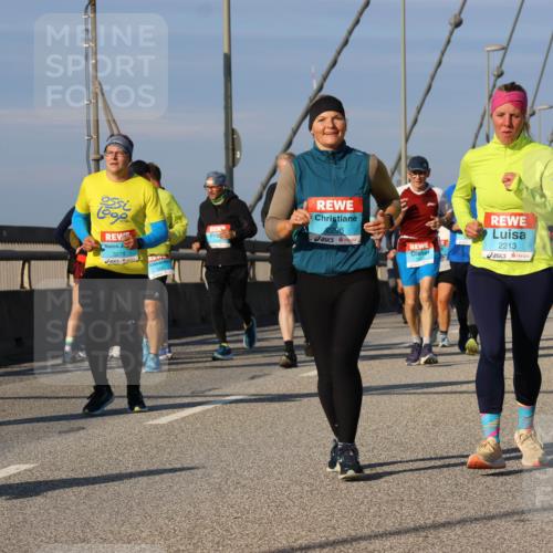 03.10.2025 - Köhlbrandbrückenlauf Strokosch-Dieckow http://msf.ph/oto/9121423 03.10.2025 09:56:58 Position 2 3279, 2296, 2213 meine-sportfotos.de