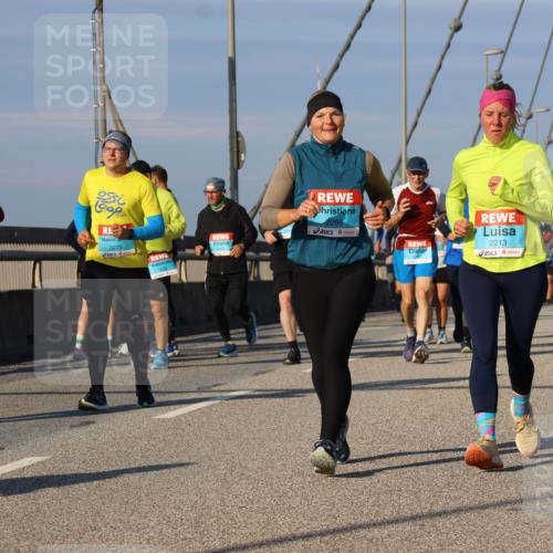 03.10.2025 - Köhlbrandbrückenlauf Strokosch-Dieckow http://msf.ph/oto/9121425 03.10.2025 09:56:58 Position 2 2296, 3279, 2213 meine-sportfotos.de