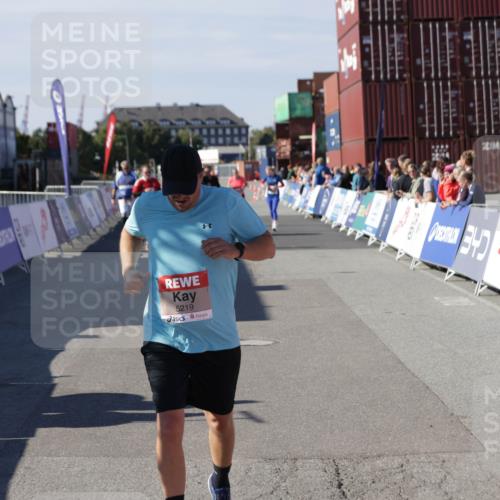 03.10.2025 - Köhlbrandbrückenlauf Jannik Wohlers http://msf.ph/oto/9121426 03.10.2025 13:36:21 Ziel 5045, 5219 meine-sportfotos.de
