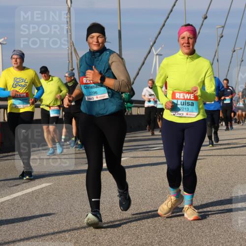 03.10.2025 - Köhlbrandbrückenlauf Strokosch-Dieckow http://msf.ph/oto/9121429 03.10.2025 09:56:59 Position 2 3279, 2296, 2213 meine-sportfotos.de