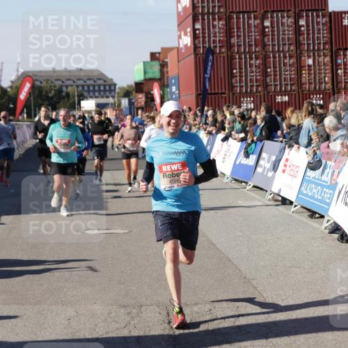 03.10.2025 - Köhlbrandbrückenlauf Jannik Wohlers http://msf.ph/oto/9121434 03.10.2025 13:04:40 Ziel 4022, 4055, 4236, 4246, 4247, 4713, 4724, 4831, 5948, 6018, 6092, 6470 meine-sportfotos.de
