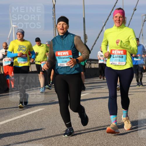 03.10.2025 - Köhlbrandbrückenlauf Strokosch-Dieckow http://msf.ph/oto/9121435 03.10.2025 09:57:00 Position 2 3279, 2296, 2213 meine-sportfotos.de
