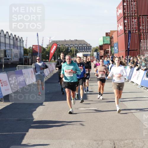 03.10.2025 - Köhlbrandbrückenlauf Jannik Wohlers http://msf.ph/oto/9121439 03.10.2025 13:04:41 Ziel 4022, 4055, 4236, 4246, 4247, 4303, 4713, 4724, 4831, 5948, 5968, 6018, 6092, 6470 meine-sportfotos.de