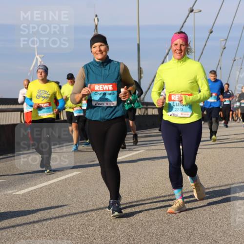 03.10.2025 - Köhlbrandbrückenlauf Strokosch-Dieckow http://msf.ph/oto/9121442 03.10.2025 09:57:00 Position 2 3279, 2296, 2213 meine-sportfotos.de
