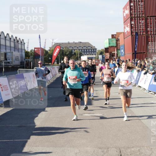03.10.2025 - Köhlbrandbrückenlauf Jannik Wohlers http://msf.ph/oto/9121444 03.10.2025 13:04:41 Ziel 4022, 4055, 4236, 4246, 4247, 4303, 4713, 4724, 4831, 5948, 5968, 6018, 6092, 6470 meine-sportfotos.de