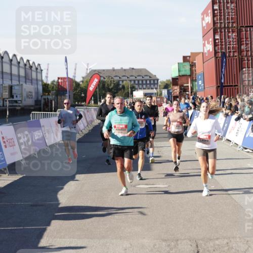 03.10.2025 - Köhlbrandbrückenlauf Jannik Wohlers http://msf.ph/oto/9121448 03.10.2025 13:04:41 Ziel 4022, 4055, 4236, 4246, 4247, 4303, 4713, 4724, 4831, 5948, 5968, 6018, 6092, 6470 meine-sportfotos.de