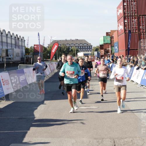 03.10.2025 - Köhlbrandbrückenlauf Jannik Wohlers http://msf.ph/oto/9121454 03.10.2025 13:04:41 Ziel 4022, 4055, 4236, 4246, 4247, 4303, 4713, 4724, 4831, 5948, 5968, 6018, 6092, 6470 meine-sportfotos.de