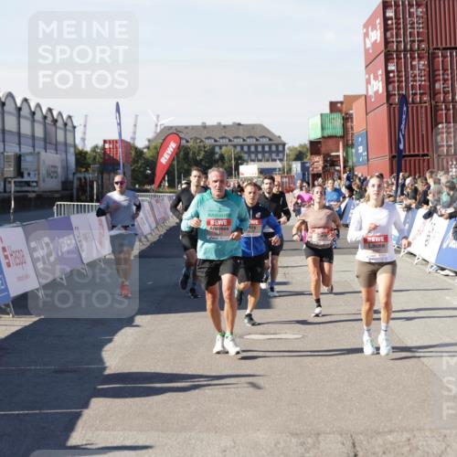 03.10.2025 - Köhlbrandbrückenlauf Jannik Wohlers http://msf.ph/oto/9121460 03.10.2025 13:04:41 Ziel 4022, 4055, 4236, 4246, 4247, 4303, 4713, 4724, 4831, 5948, 5968, 6018, 6092, 6470 meine-sportfotos.de