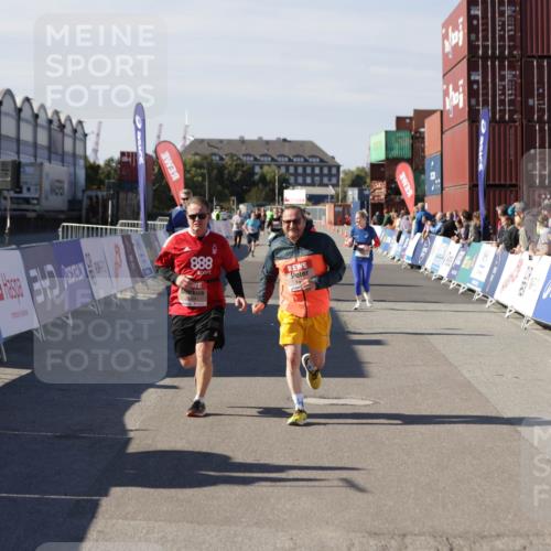 03.10.2025 - Köhlbrandbrückenlauf Jannik Wohlers http://msf.ph/oto/9121461 03.10.2025 13:36:26 Ziel 4735, 5045, 5219, 6003, 6004 meine-sportfotos.de
