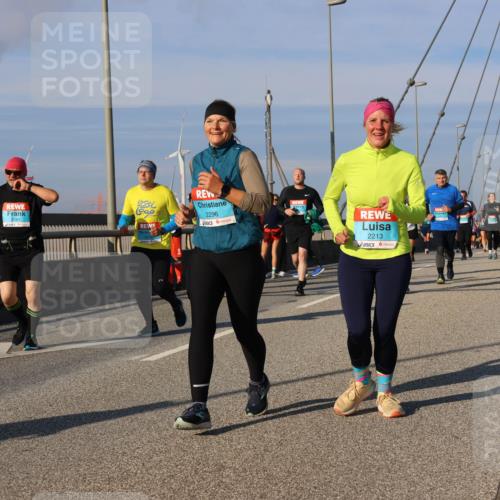 03.10.2025 - Köhlbrandbrückenlauf Strokosch-Dieckow http://msf.ph/oto/9121464 03.10.2025 09:57:00 Position 2 2296, 2094, 2213 meine-sportfotos.de