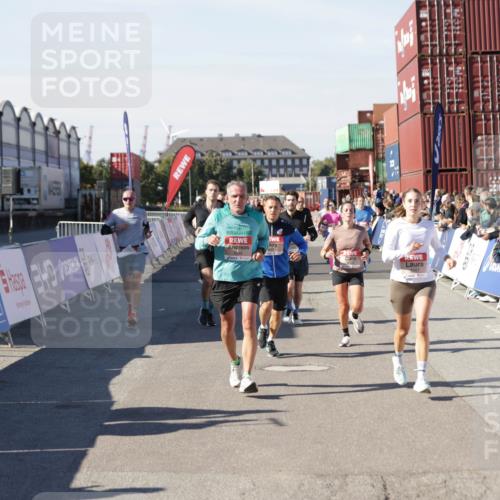 03.10.2025 - Köhlbrandbrückenlauf Jannik Wohlers http://msf.ph/oto/9121466 03.10.2025 13:04:42 Ziel 4022, 4236, 4246, 4247, 4303, 4449, 4713, 4724, 4831, 5849, 5948, 5968, 6092, 6268, 6470 meine-sportfotos.de