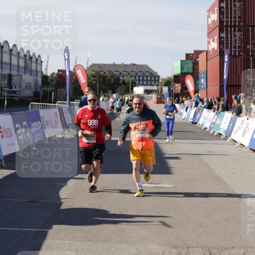 03.10.2025 - Köhlbrandbrückenlauf Jannik Wohlers http://msf.ph/oto/9121468 03.10.2025 13:36:26 Ziel 4735, 5045, 5219, 6003, 6004 meine-sportfotos.de