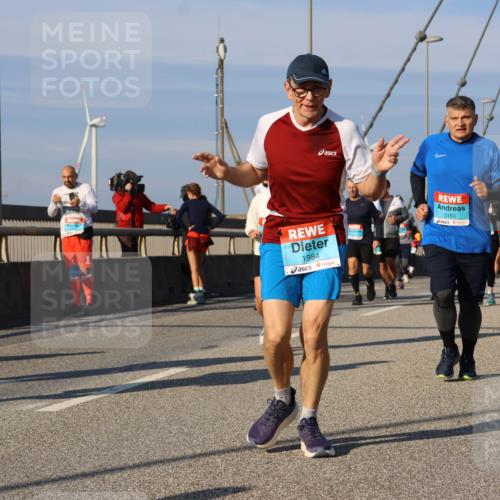 03.10.2025 - Köhlbrandbrückenlauf Strokosch-Dieckow http://msf.ph/oto/9121470 03.10.2025 09:57:04 Position 2 73, 1984, 3163 meine-sportfotos.de