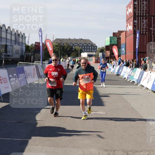 03.10.2025 - Köhlbrandbrückenlauf Jannik Wohlers http://msf.ph/oto/9121471 03.10.2025 13:36:26 Ziel 4735, 5045, 5219, 6003, 6004 meine-sportfotos.de