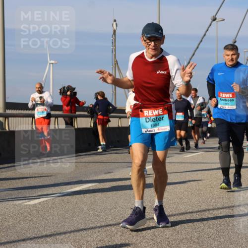 03.10.2025 - Köhlbrandbrückenlauf Strokosch-Dieckow http://msf.ph/oto/9121474 03.10.2025 09:57:04 Position 2 73, 1984, 3163 meine-sportfotos.de