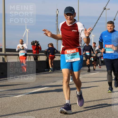 03.10.2025 - Köhlbrandbrückenlauf Strokosch-Dieckow http://msf.ph/oto/9121480 03.10.2025 09:57:04 Position 2 1984, 3163 meine-sportfotos.de