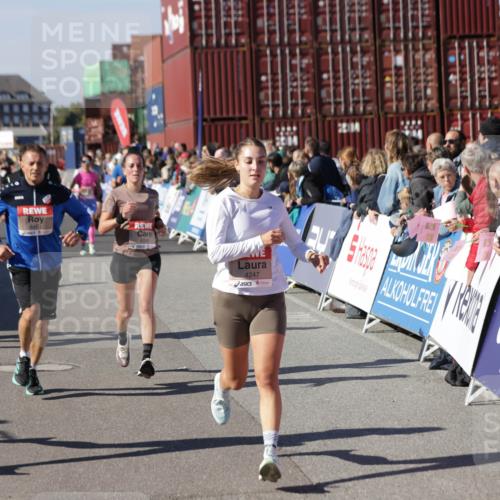 03.10.2025 - Köhlbrandbrückenlauf Jannik Wohlers http://msf.ph/oto/9121481 03.10.2025 13:04:42 Ziel 4022, 4236, 4246, 4247, 4303, 4449, 4713, 4724, 4831, 5849, 5948, 5968, 6092, 6268, 6470 meine-sportfotos.de