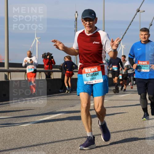 03.10.2025 - Köhlbrandbrückenlauf Strokosch-Dieckow http://msf.ph/oto/9121482 03.10.2025 09:57:04 Position 2 1984, 163 meine-sportfotos.de